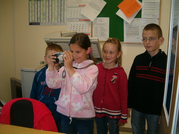 Učenci s Primskovega fotografirajo zanimivosti Učenci s Primskovega fotografirajo zanimivosti